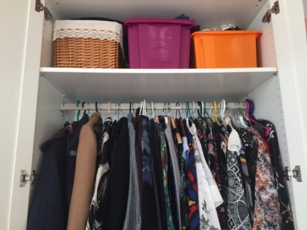 Najwygodniejszym sposobem przechowywania ubrań w garderobie są wieszaki